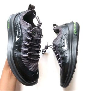 Nike Air Max Axis Premium Sneakers